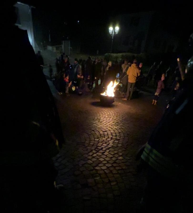 🚒✨ Die Freiwillige Feuerwehr Spechbach war erneut stolz darauf, den St. Martins-Umzug der Gemeinde Spechbach zu unterstützen und die Strecke während des Umzugs abzusichern.